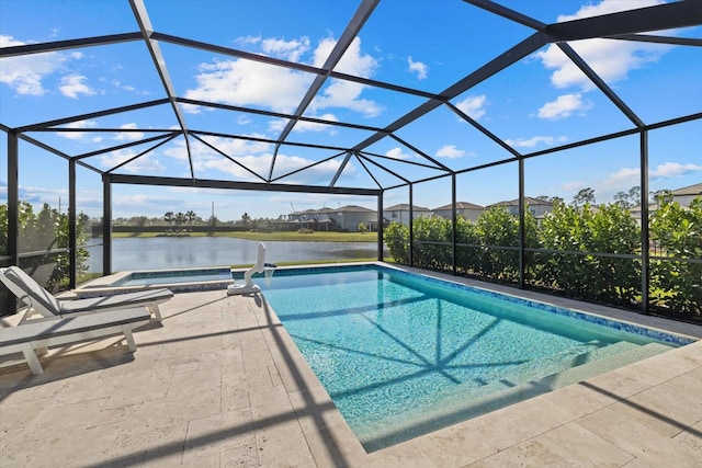 view of pool featuring a patio, a lanai, an in ground hot tub, and a water view