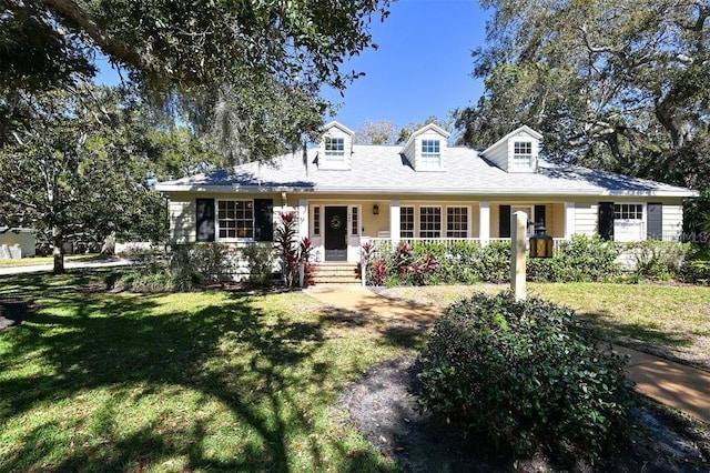 view of front of house featuring covered porch and a front yard