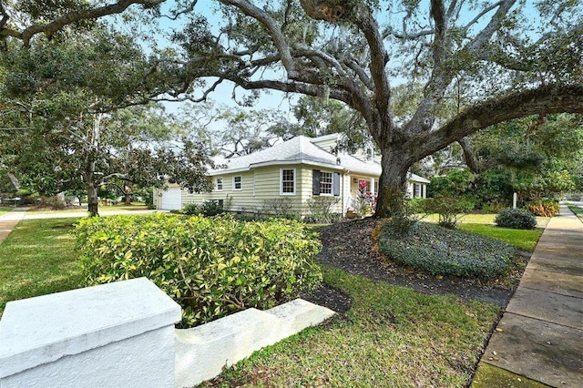 exterior space featuring a front yard