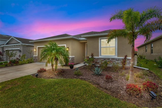 view of front of home featuring a yard and a garage