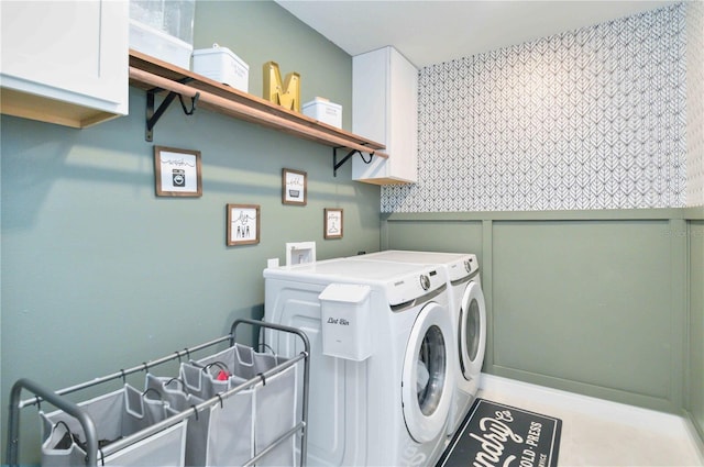 washroom featuring cabinets and washing machine and dryer