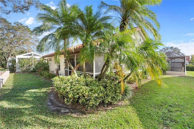 view of yard featuring a lanai