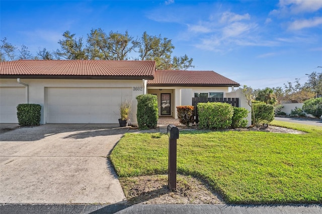 view of front of house featuring a front lawn and a garage