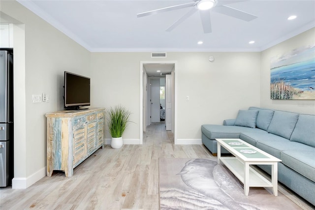 living room with crown molding, light wood-type flooring, and ceiling fan