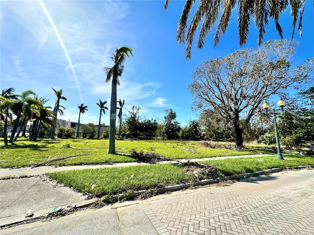 Listing photo 3 for 575 N Washington Blvd, Sarasota FL 34236