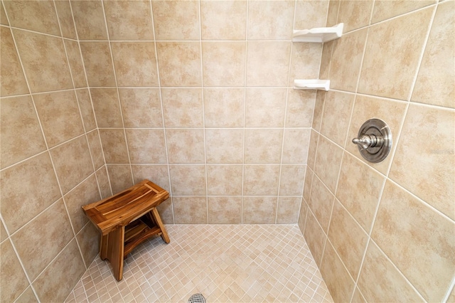 bathroom featuring tiled shower