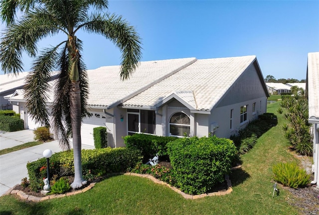 view of front of house featuring a front yard and a garage