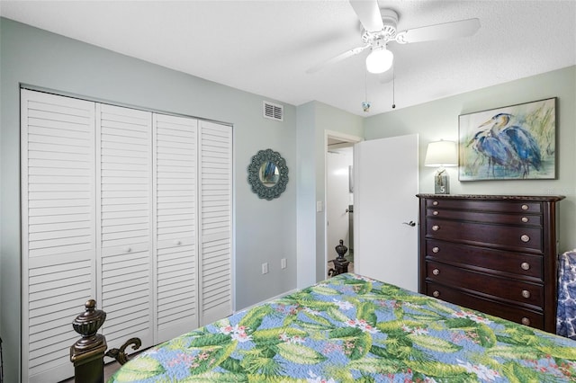 bedroom with a textured ceiling, a closet, and ceiling fan