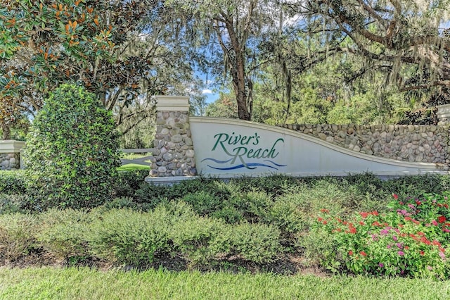 view of community / neighborhood sign