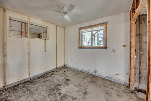 empty room with ceiling fan