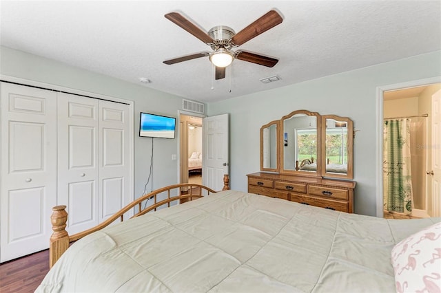 bedroom with wood-type flooring, a textured ceiling, a closet, and ceiling fan