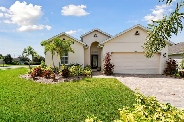 view of front of home featuring a front yard and a garage