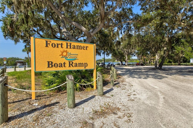 view of community / neighborhood sign