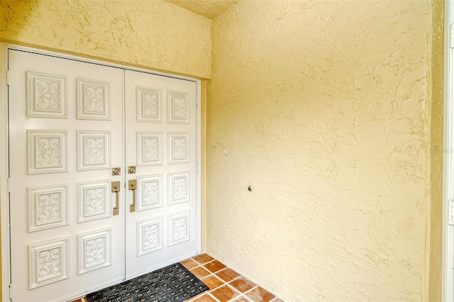 entrance to property with stucco siding