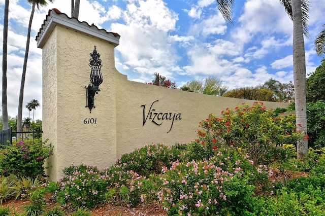 view of community / neighborhood sign