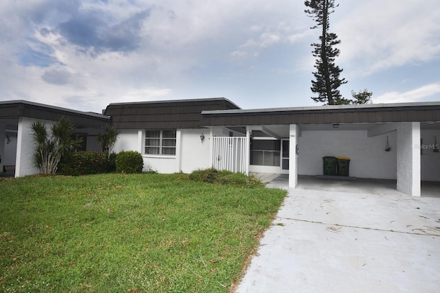 view of front facade with a front lawn and a carport