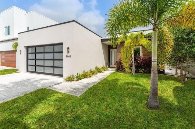 view of front facade with a front yard