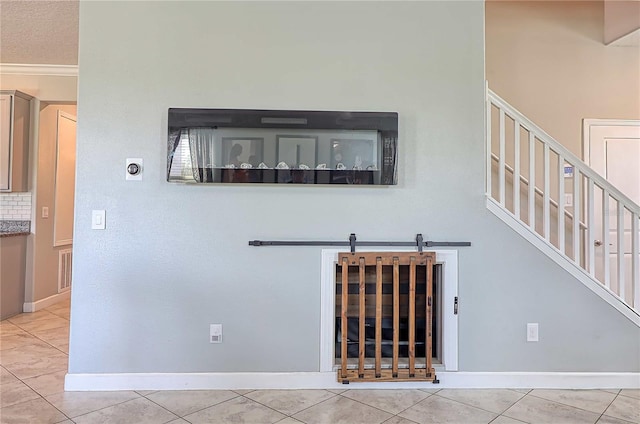 interior details with baseboards, visible vents, and decorative backsplash