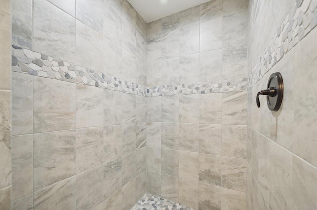 bathroom featuring tiled shower