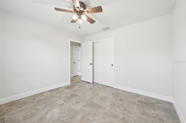 unfurnished bedroom with ceiling fan and a closet