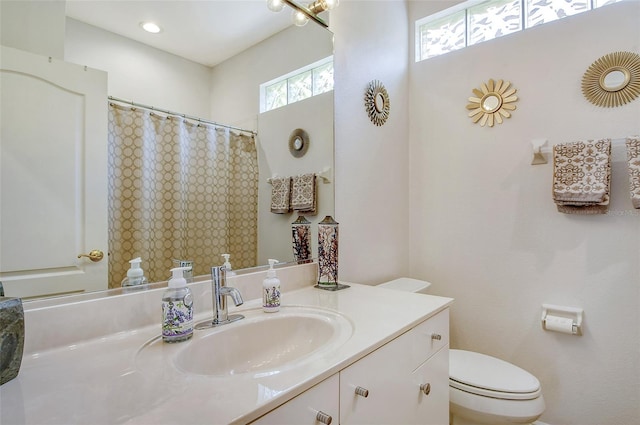 full bath featuring toilet, curtained shower, and vanity