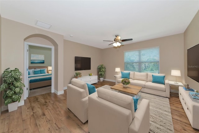 living room featuring light hardwood / wood-style floors and ceiling fan