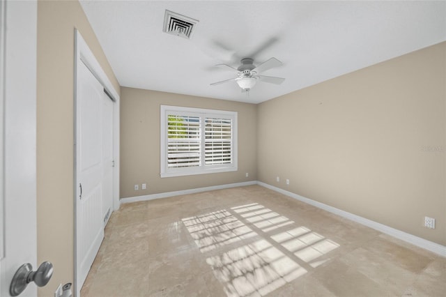 unfurnished bedroom with ceiling fan and a closet