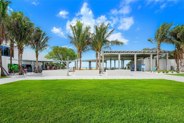 view of yard featuring a pergola