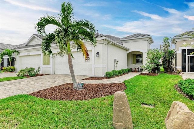 view of front of property featuring a front yard and a garage