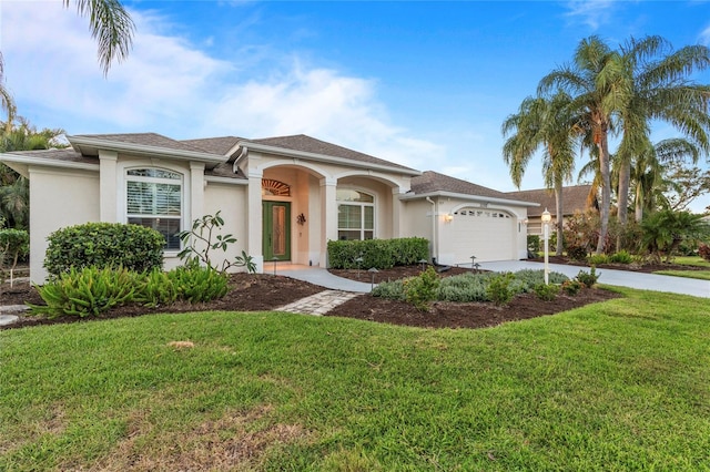 view of front of house featuring a front yard and a garage