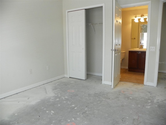 unfurnished bedroom featuring a closet