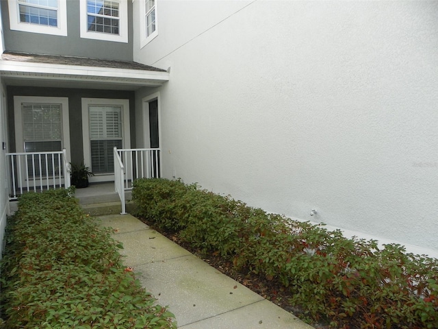 entrance to property with covered porch