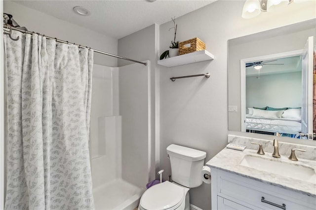 bathroom with curtained shower, a textured ceiling, toilet, ceiling fan, and vanity