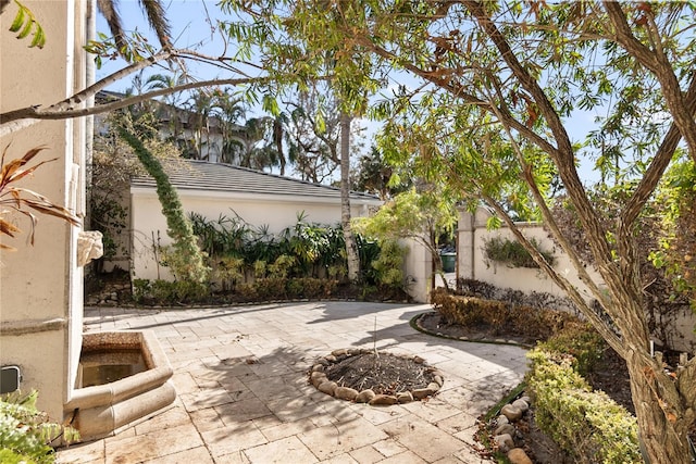 view of patio with a fire pit