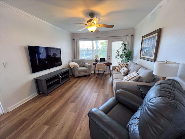 living room featuring hardwood / wood-style floors, crown molding, and ceiling fan