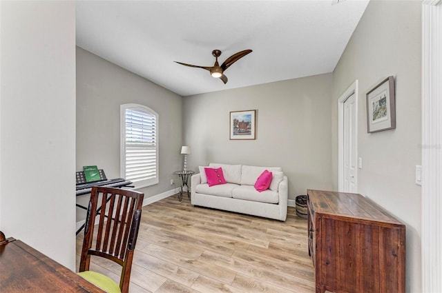 living room with light hardwood / wood-style floors and ceiling fan