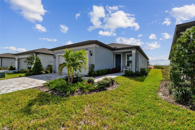 view of front facade featuring a front yard and a garage