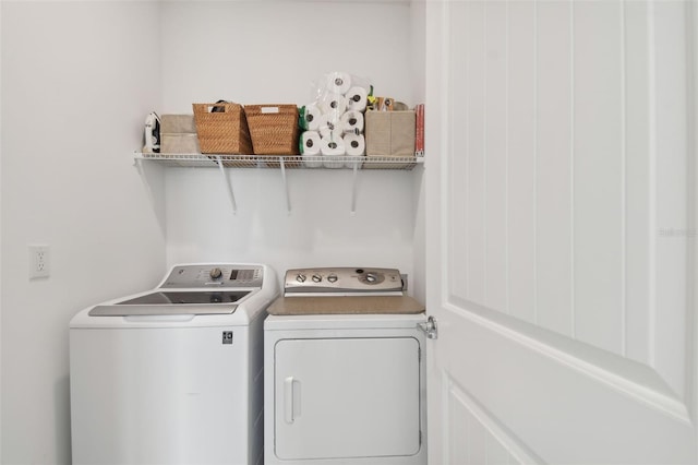 laundry room with washing machine and dryer