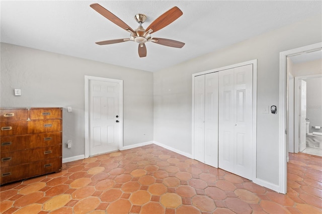 unfurnished bedroom featuring ensuite bath and ceiling fan