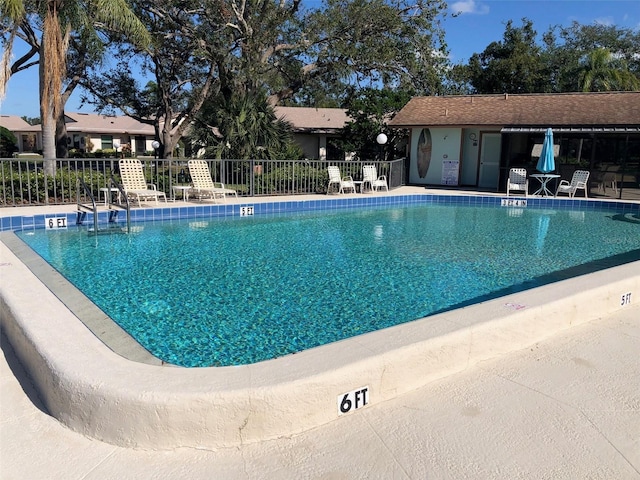 view of swimming pool