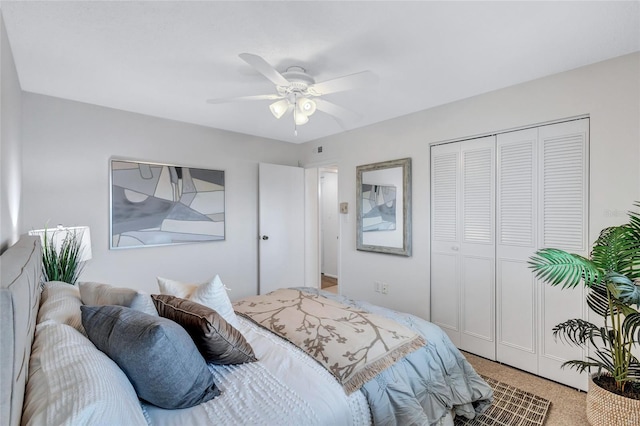 bedroom featuring carpet floors, ceiling fan, and a closet