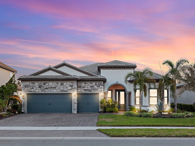 view of front of property featuring a lawn and a garage