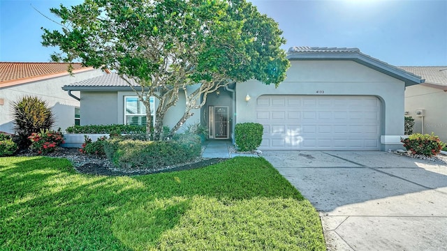 view of front of home featuring a front yard and a garage