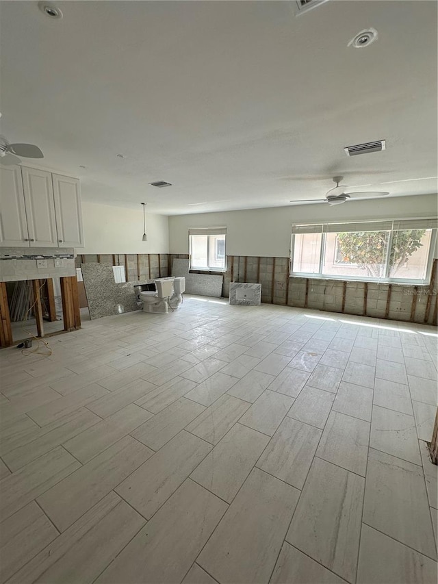 empty room featuring ceiling fan