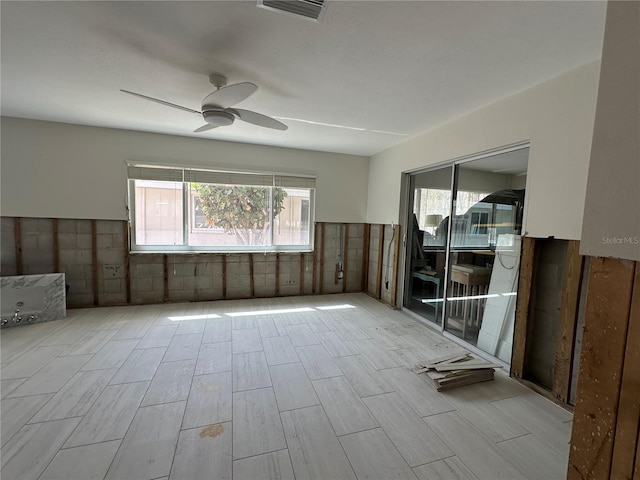 empty room featuring ceiling fan