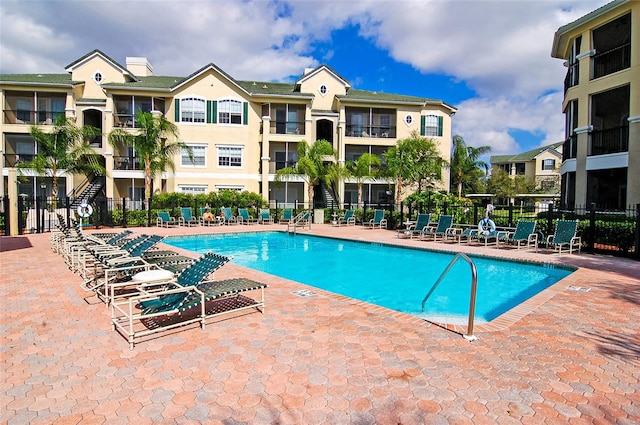 view of swimming pool