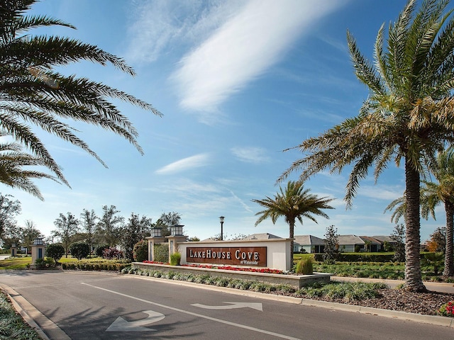 view of community / neighborhood sign