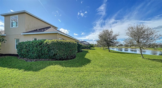 view of yard featuring a water view