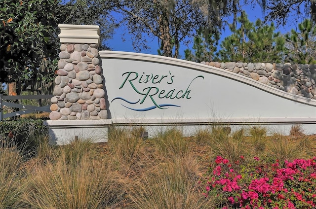 view of community / neighborhood sign