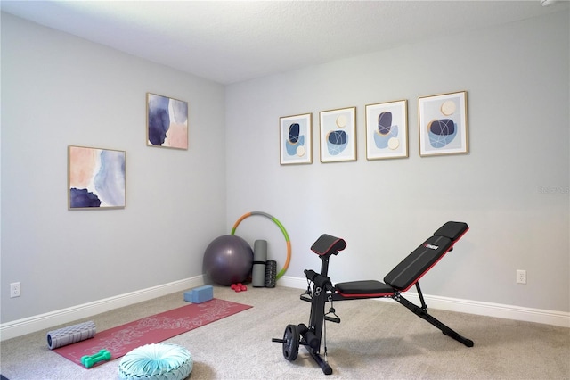 exercise room with carpet flooring